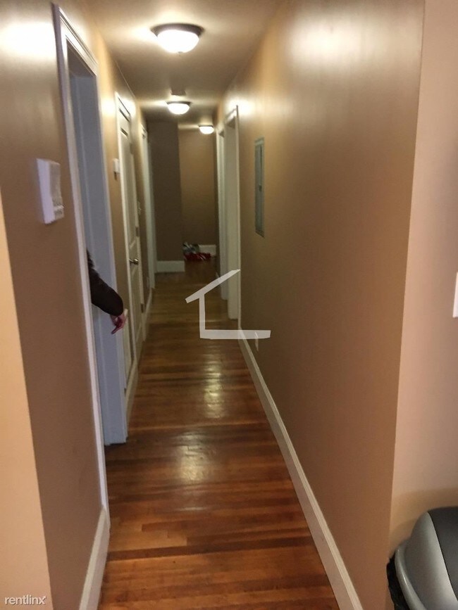 Foto del edificio - 4 br, 2 bath Condo - 8 Saint Lukes Rd Apt 1A