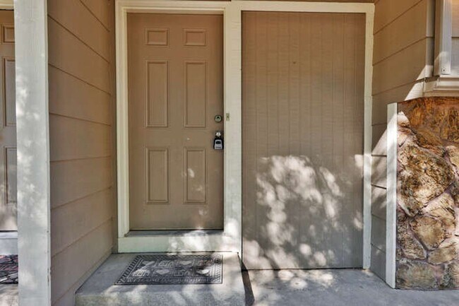 Foto del edificio - 2025-2027 N. Rosewood Ct.