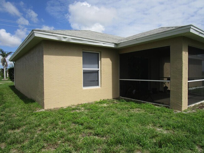 Foto del edificio - 1519 Nelson Rd N
