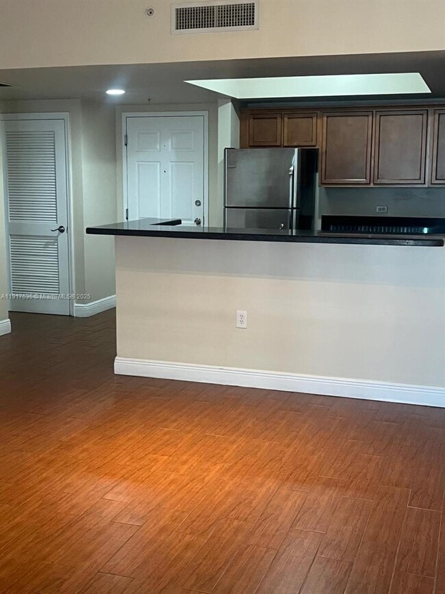 Foto del edificio - 140 S Dixie Hwy