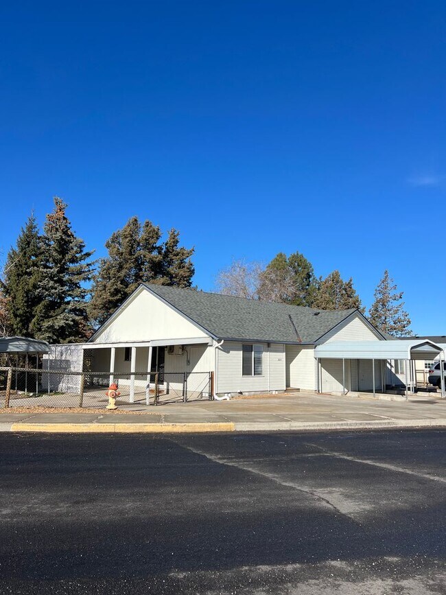 Foto del edificio - Duplex in SW Redmond