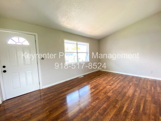 Foto del edificio - Spacious 3 Bedroom with Updated Kitchen - Vouchers Welcome