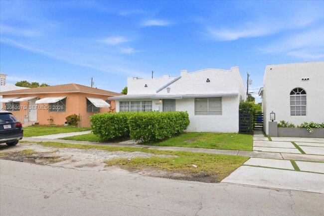 Building Photo - 3645 SW 25th Ter