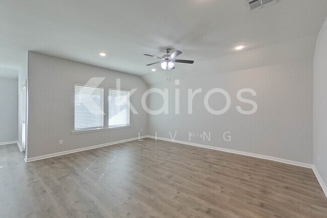 Building Photo - 418 Mango Dr