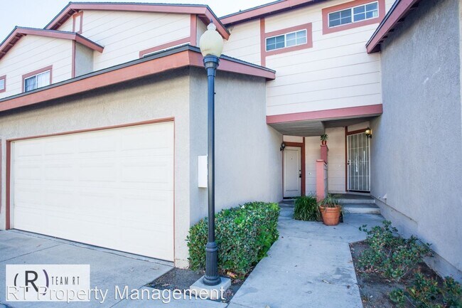 Building Photo - 2 br, 2.5 bath House - Cedar Pointe