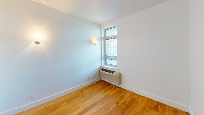 Foto del edificio - 105 Grand Ave