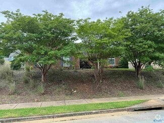 Building Photo - 2203 Rosebrooke Dr SW
