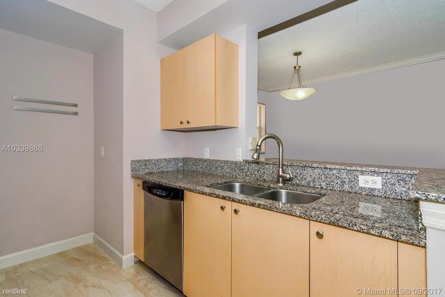 Building Photo - 2474 Centergate Dr