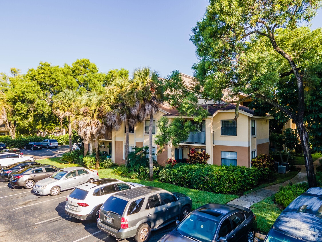 Summerbreeze Condominium Apartments in Sunrise, FL