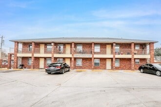 Building Photo - 2220 Santa Cleotilde Ave