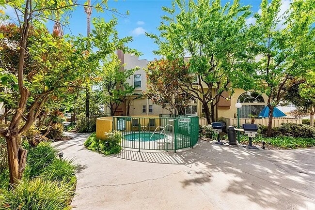 Jacuzzi - 5455 Sylmar Ave