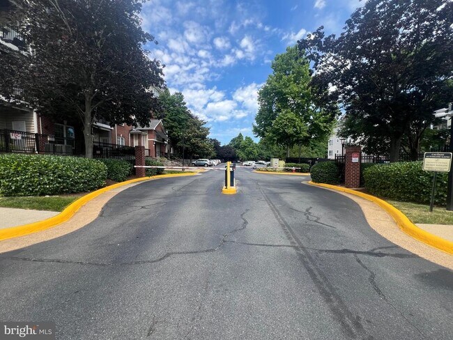 Foto del edificio - 1550 Spring Gate Dr.