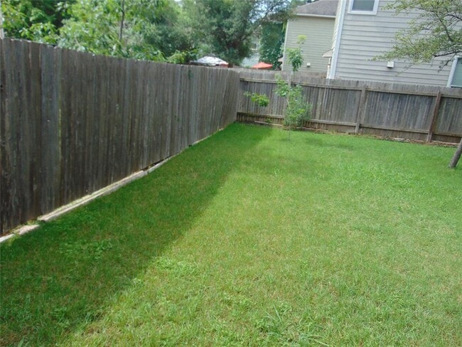 Building Photo - 2417 Allred Dr
