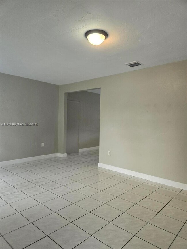 Foto del edificio - 741 E 8th St