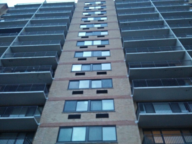 Building Photo - 60 Parkway Dr