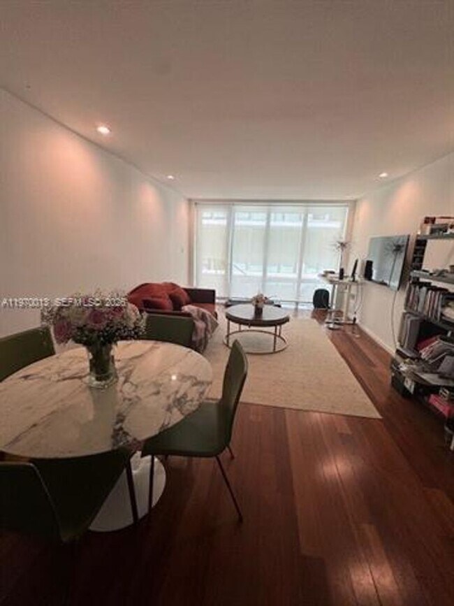 Building Photo - 1601 West Ave