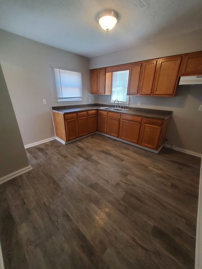 Building Photo - 2 Bed 2 Bath House with a One Car Garage