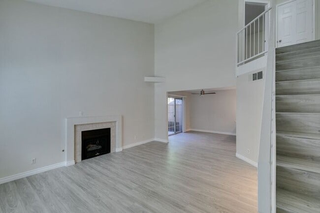 Building Photo - Highly upgraded Henderson Townhouse with 2...