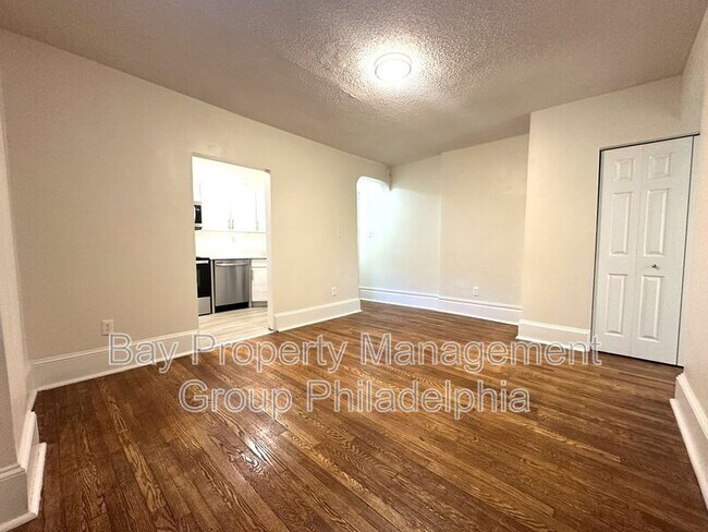 Building Photo - 2809 W Queen Ln