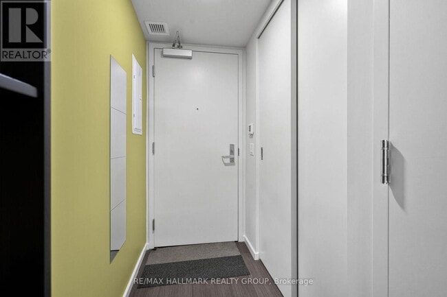 Building Photo - 105 Champagne Ave S