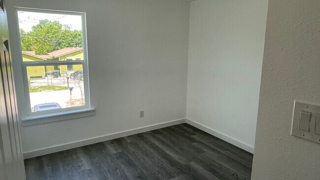 Building Photo - 9746 Garcroft St