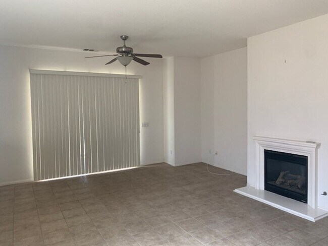 Building Photo - 2 Bedroom 2 Bath in Solera Sun Community