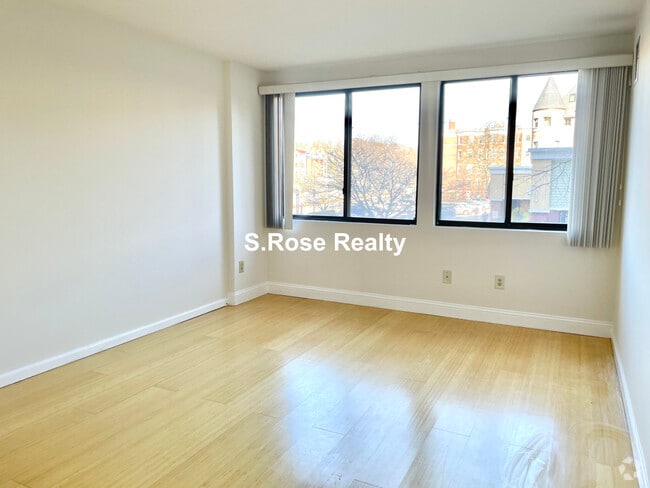 Building Photo - 1731 Beacon St