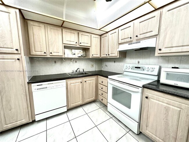 Building Photo - 3800 S Ocean Dr