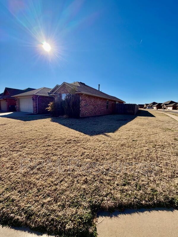 Building Photo - 5601 Sanderling Rd