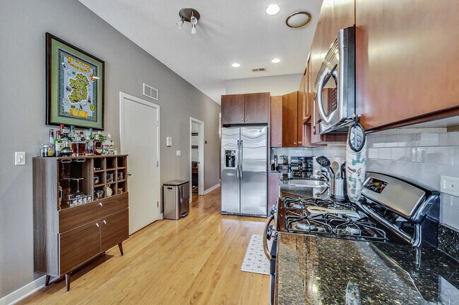 Foto del edificio - 1042 N Orleans St