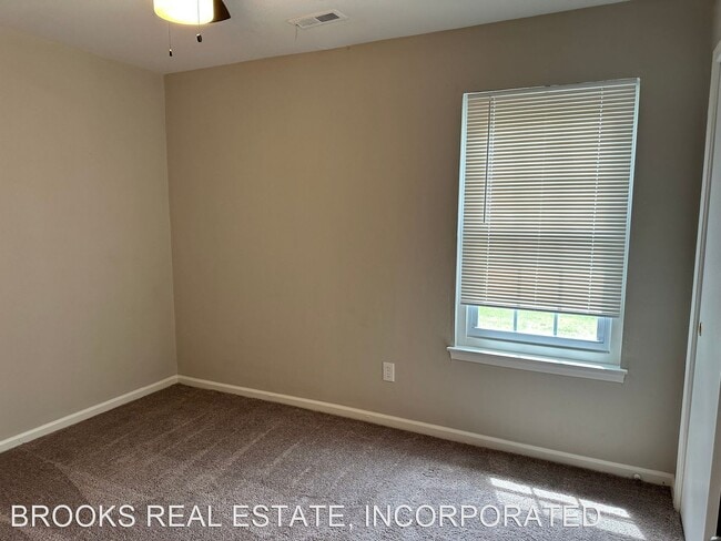 Building Photo - 2 br, 1.5 bath House - 6064-A Camellia Drive