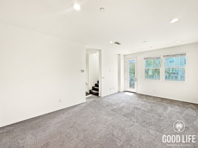 Foto del edificio - Beautiful 3B/3BA Townhome in Imperial Beach w/ 2-Car Garage & Community Pool!