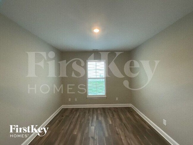 Building Photo - 5595 Siler St