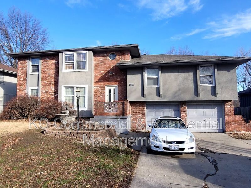 Primary Photo - 900 NE 81st Street