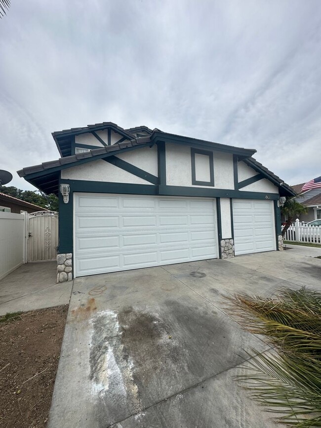 Building Photo - Beautiful 4 bedroom Home in Perris!