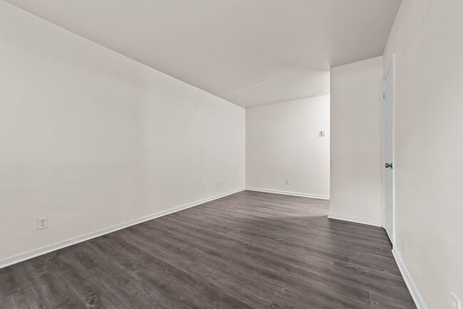 2 Bed, 1 Bath Townhome - Renovated - Arbor Row Townhomes