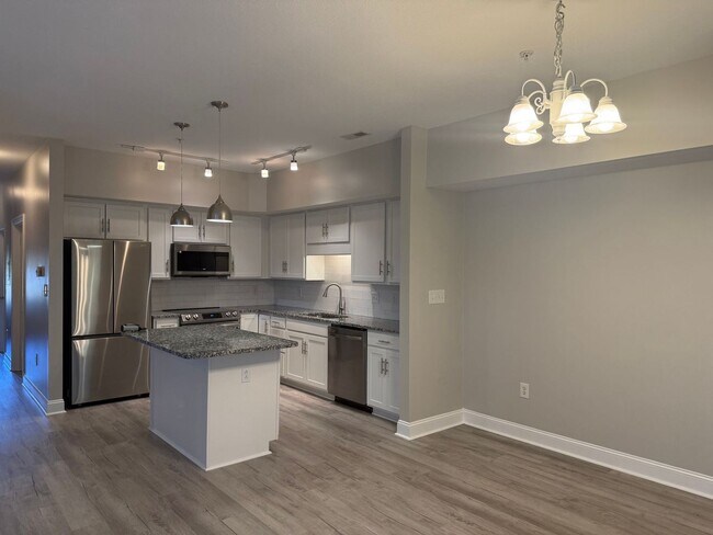 Foto del edificio - 2 bedroom, 2 bathroom Condo