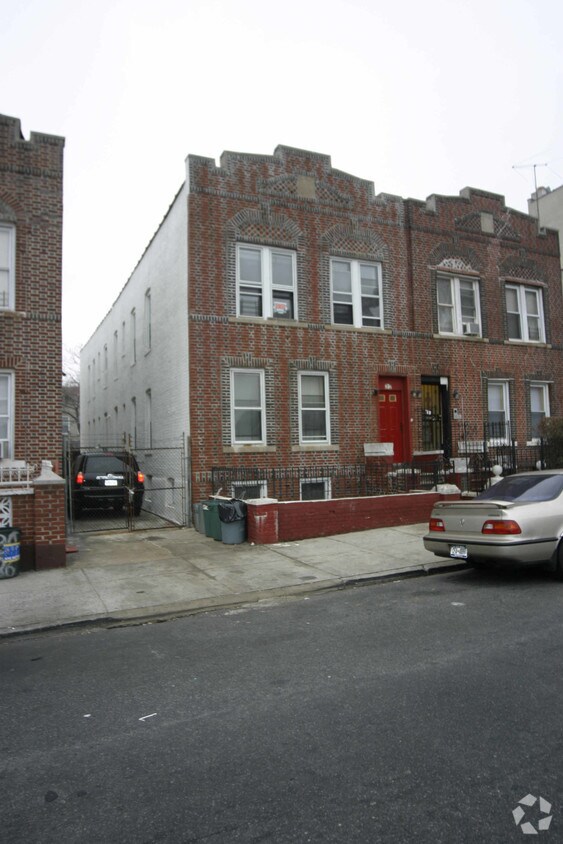 Primary Photo - 32 E 96th St