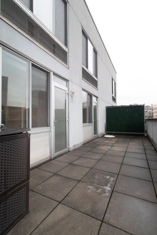 Foto del edificio - 1635 Lexington Ave