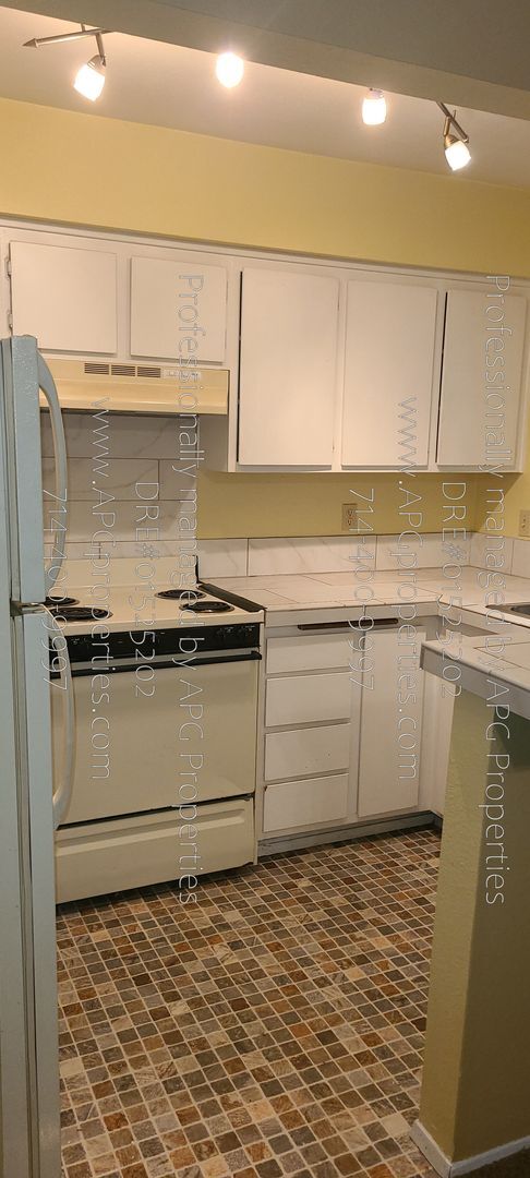 Building Photo - 1311 Caminito Gabaldon