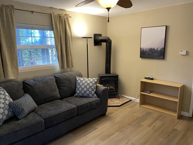 Foto del edificio - Doll House in the woods! - Pollock Pines $1375