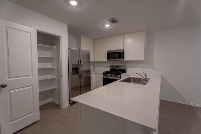 Foto del edificio - 2320 Blizzard Dr