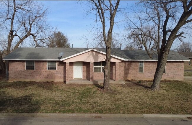 4 BedroomHome Available! - 4 BedroomHome Available!