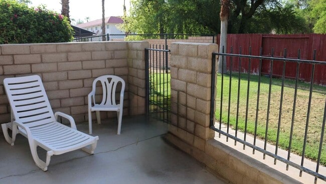 Building Photo - 40215 Harris Ln