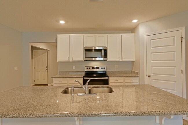 Foto del edificio - 5747 Guinevere Ln