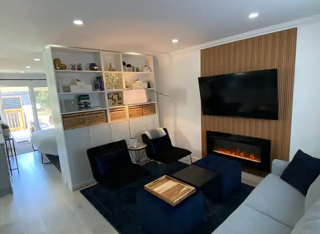 Building Photo - 349 Third Av W