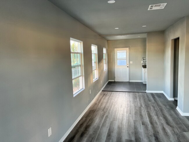 Foto del edificio - 7403 Farmdale Ave