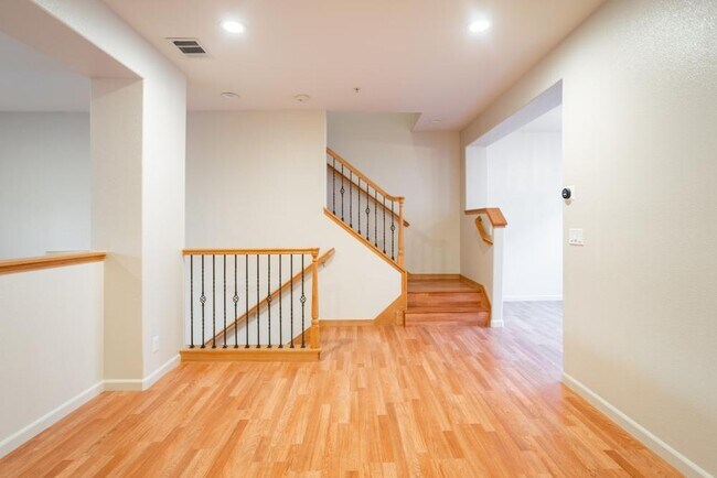 Building Photo - 3 bedroom in Santa Clara CA 95054