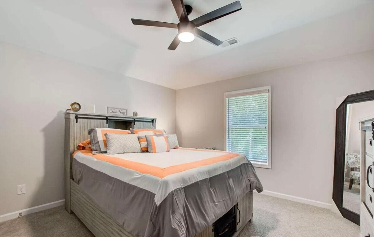Foto principal - 254 Webster Lake Dr