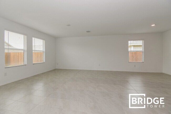 Foto del edificio - 5430 Bristle Leaf Dr